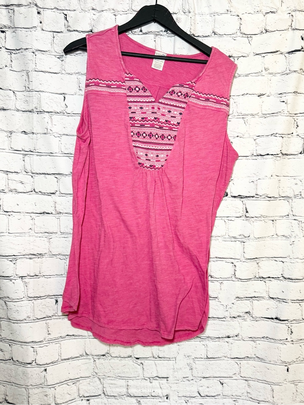 Women's Pink Sleeveless V-Neck Knit Top with Patterned Yoke. Size 1X